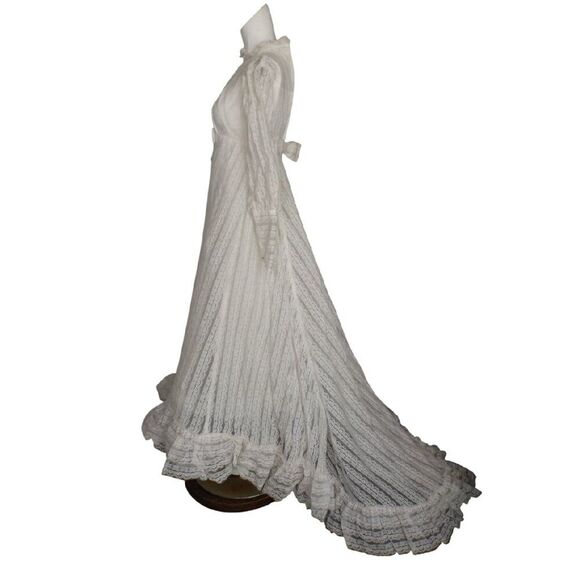 Vintage WEDDING Dress, XXS, All Lace, Long sleeve, POOFY skirt w/Train, 60s/70s - Picture 9 of 12